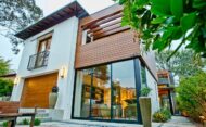 แบบบ้านสไตล์โมเดิร์นสองชั้น ผสมผสานวัสดุเข้ากับธรรมชาติได้อย่างลงตัว